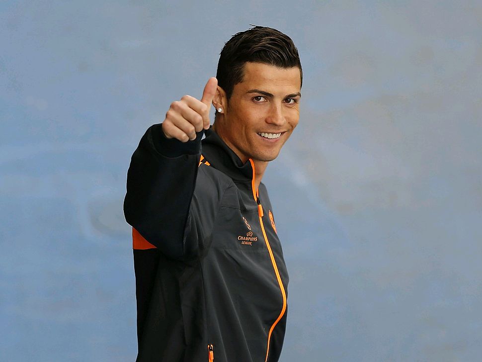 足球欧冠历史纪录被打破，网友：见证传奇（欧冠纪录被刷新，网友：亲眼见证传奇）