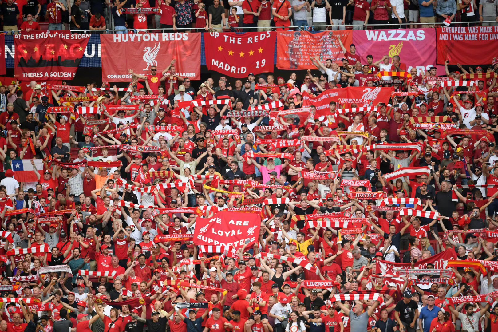 体操新星斩获五金 赛艇健儿破浪夺魁“东莞飞人”卫冕落泪