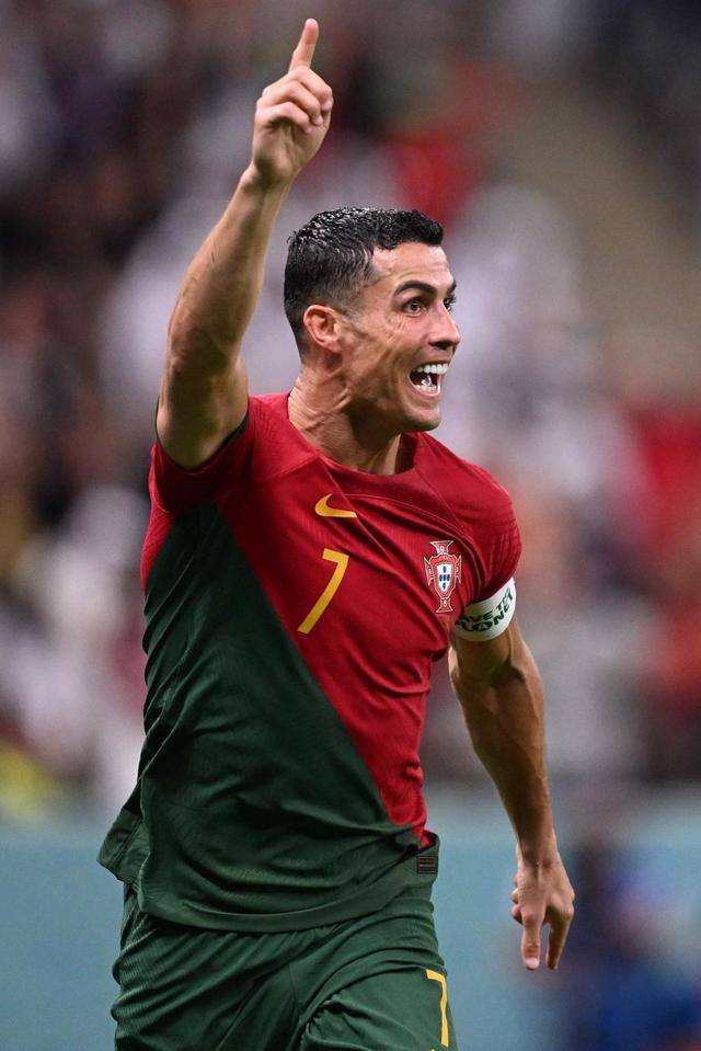 已成惯例，阿根廷足协主席赛前晒与梅西、德保罗合照