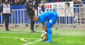 豪门球队赞助商费用曝光！AC米兰2.5亿元 不如曼城和曼联的一半