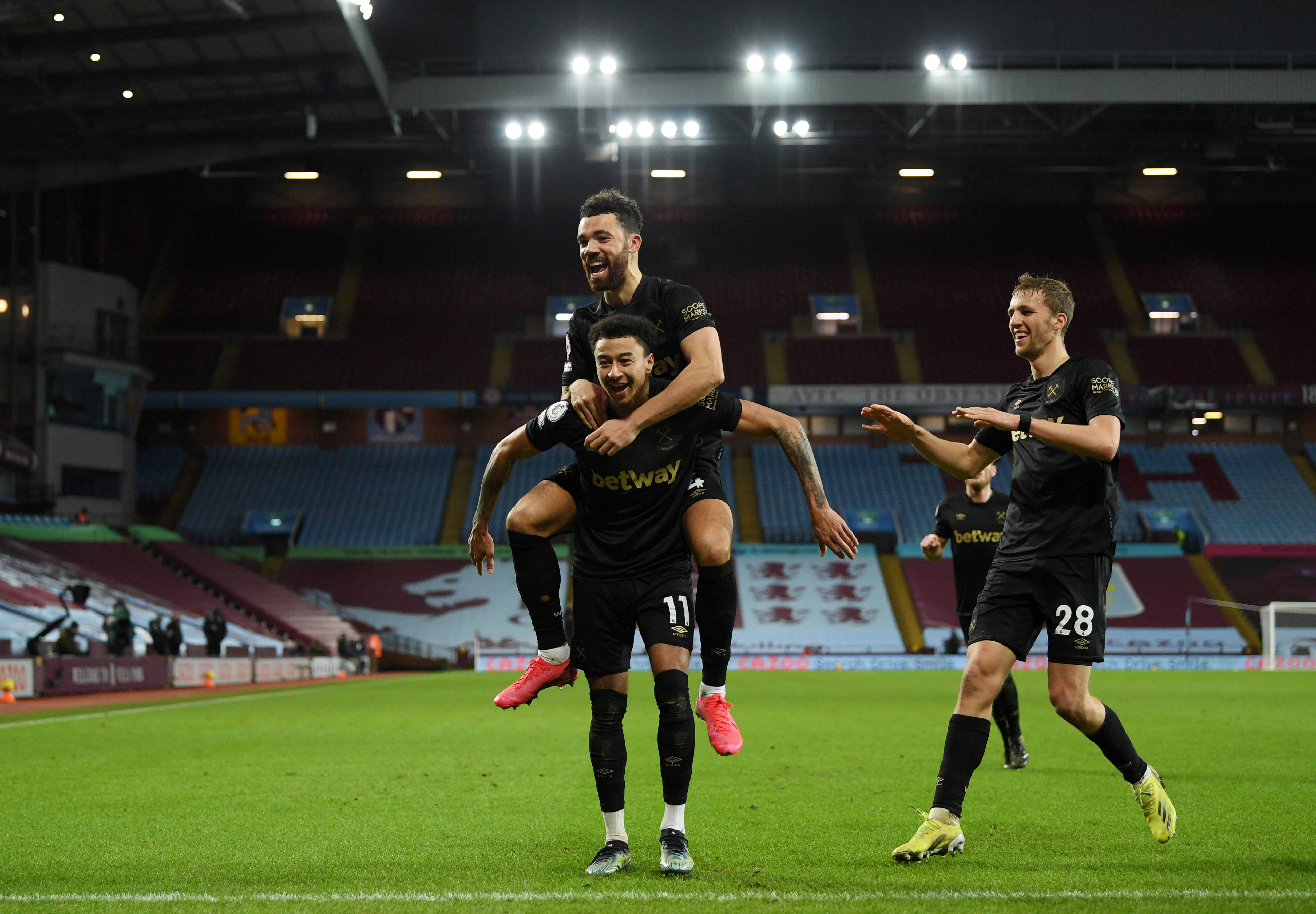 亚历山大15中11轰28分8助，连续96场20+得分