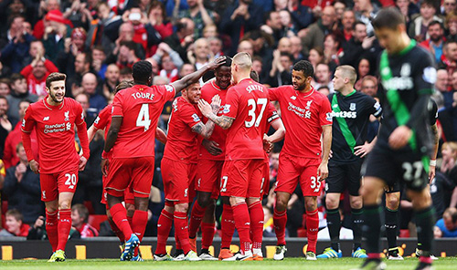 一掌给曼联“打懵”了？盖耶13分钟掌掴队友染红，红魔多打一人却输球（盖耶13分钟掌掴队友吃红，曼联多打一人仍告负）