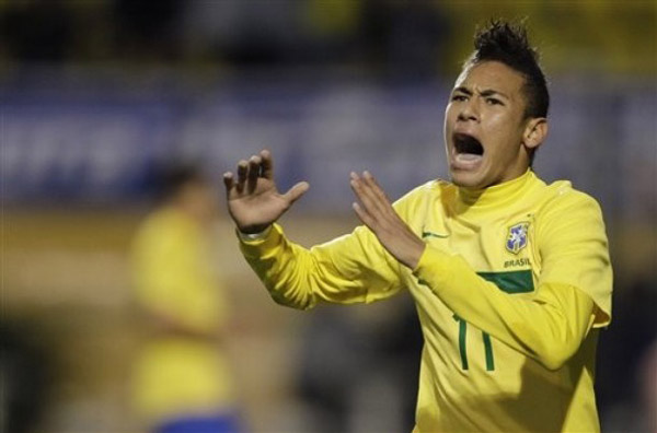 英超将迎第42次首尾对决，此前榜首球队30胜7平4负（英超第42次头尾大战将打响：榜首过往战绩30胜7平4负）