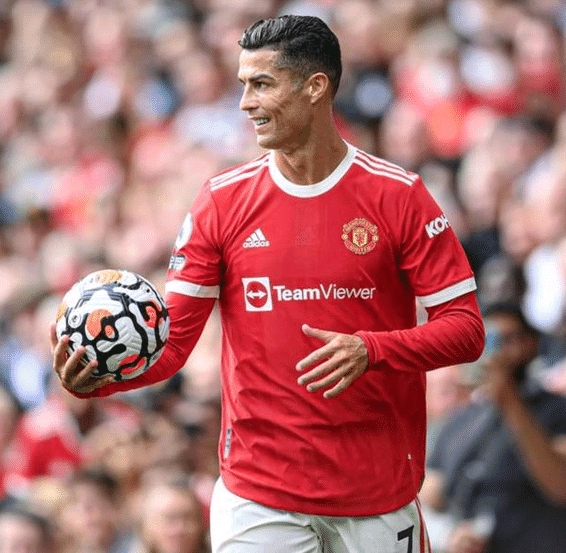 足坛年终大战即时排名：姆巴佩力压哈兰德排名第1，C罗暂列第3（年终足坛激战即时榜：姆巴佩压过哈兰德登顶，C罗暂居第三）