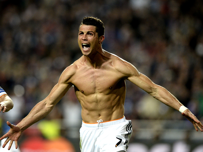 塞内加尔足协官方：科莫攻击手迪奥恩因伤无缘参加非洲杯（塞内加尔足协宣布：科莫前锋迪奥恩因伤缺席非洲杯）