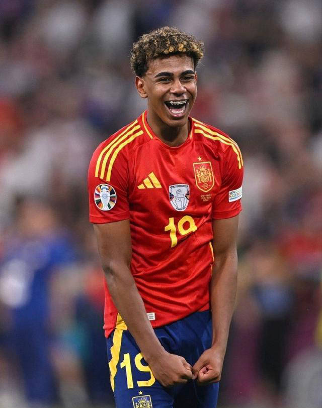 前意甲主帅：DV9是意甲最强前锋；尤文限制了洛卡特利的成长