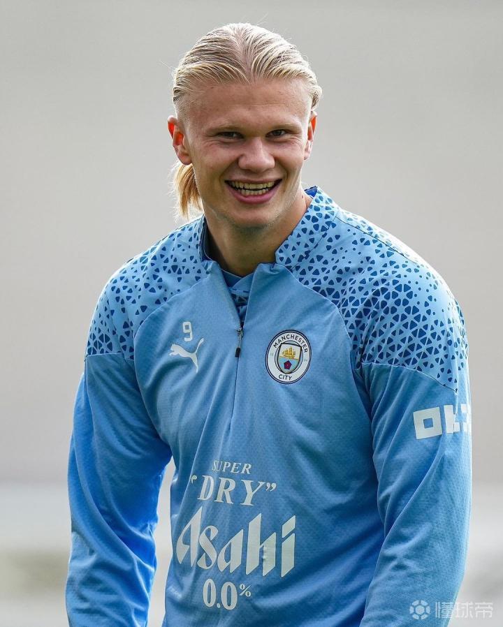 波兰媒体：莱万妻子经常分享跳交际舞的视频，引发了夫妻争吵