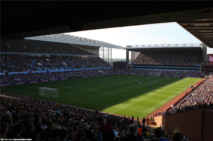 巴萨遭遇危险对手！法兰克福进攻凶猛防守漏洞百出，欧冠生死战提前上演（欧冠生死前哨战：巴萨硬碰法兰克福，对手进攻凶猛、后防漏洞频出）