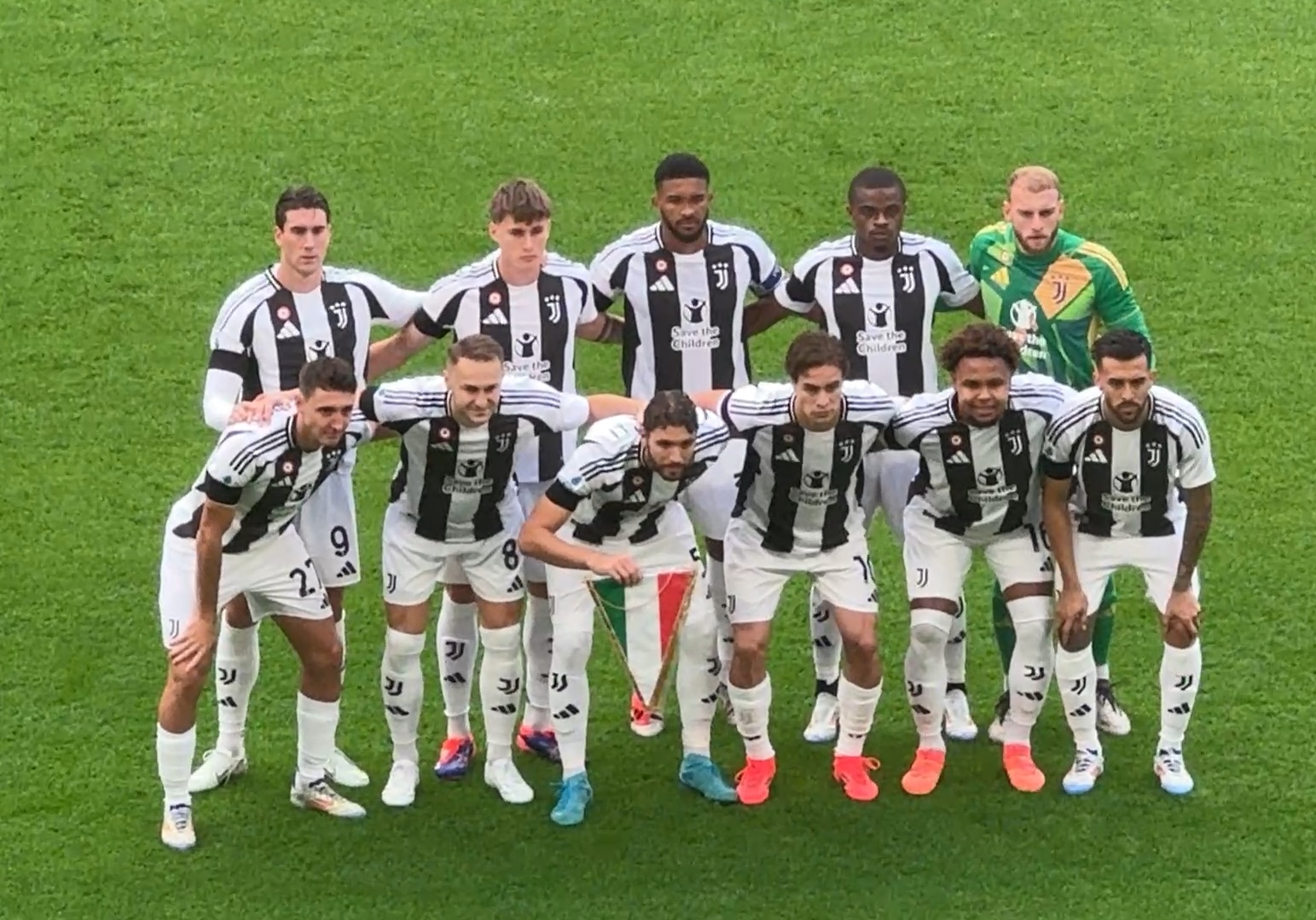 英超疯狂夜：切尔西利物浦双双翻车，11.4亿豪阵不敌升班马（英超冷门夜：切尔西、利物浦同夜折戟，11.4亿豪阵不敌升班马）