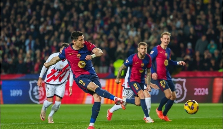 青岛次节轰出一波18-4广厦反超比分，三外援半场31分