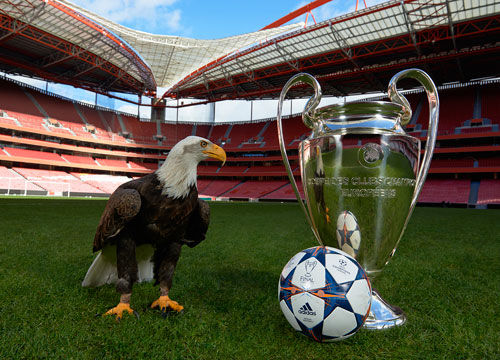 公务还是放松？纳赛尔出现在圣西罗现场观看米兰德比